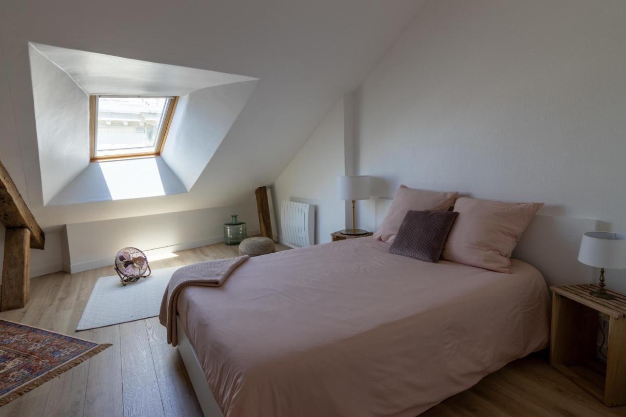 APPARTEMENT DUPLEX SAUMUR CENTRE, refait à neuf, à proximité du château Exterior foto
