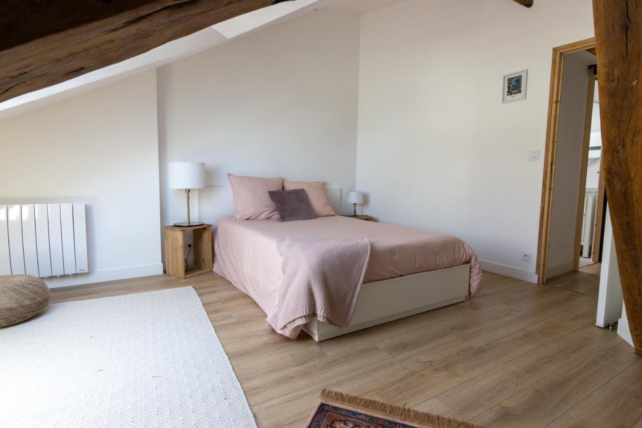 APPARTEMENT DUPLEX SAUMUR CENTRE, refait à neuf, à proximité du château Exterior foto