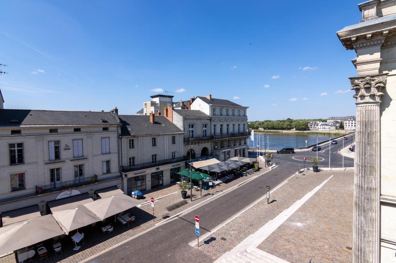 APPARTEMENT DUPLEX SAUMUR CENTRE, refait à neuf, à proximité du château Exterior foto